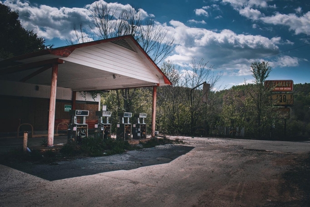  abandoned gas station in Tennessee simplyshalyn__ on Instagram for more content 