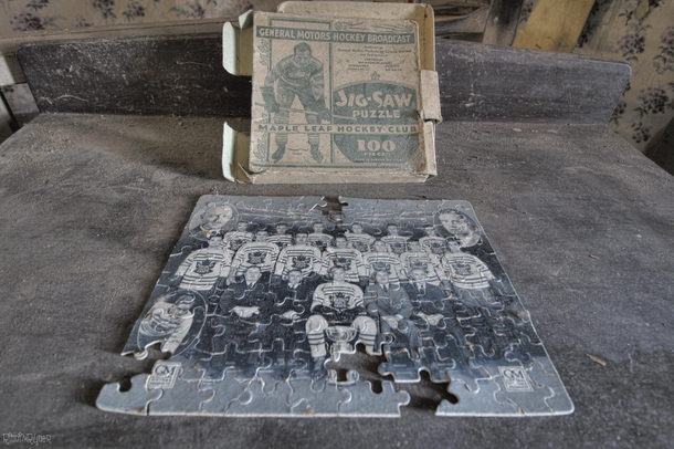 - Toronto Maple Leafs Stanley Cup Championship Team Puzzle Found Inside an Abandoned Time Capsule House 