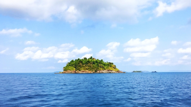 A beautifully small island off the coast of SE Thailand near Koh Chang 