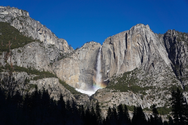 A rainbow in Yosemite Falls 