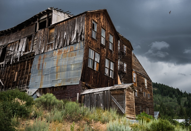 A weathered and beaten hotel lies in the forgotten town of Silver City Idaho 