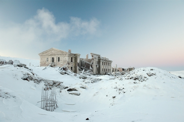 Abandoned building in Norilsk Russia by Elena Chernyshova 