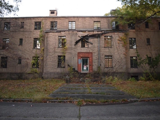 abandoned building in rockland psychiatric center in new york- it opened in  and closed in the s Orange is the new black was actually filmed here 