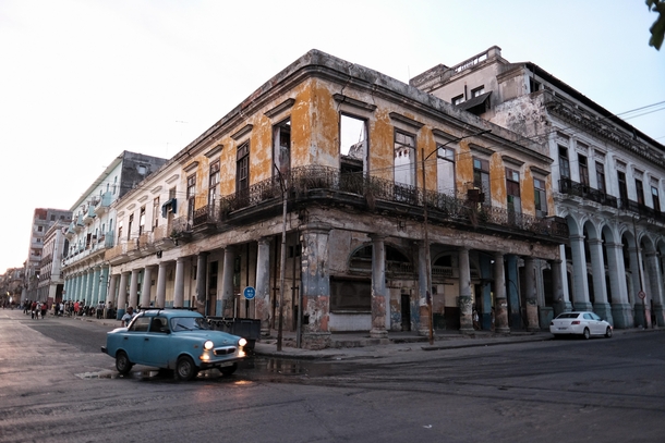 Abandoned building sits on a corner in Havana 