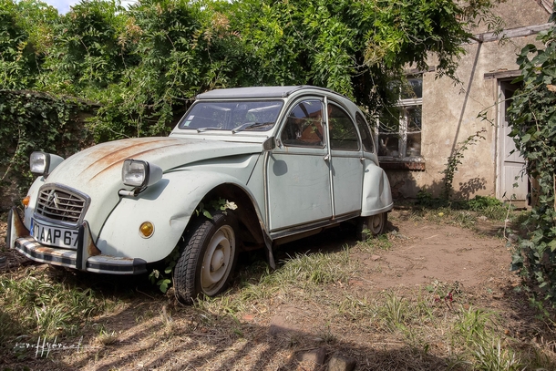 abandoned car at a front yard somewhere in France by scruffybread 