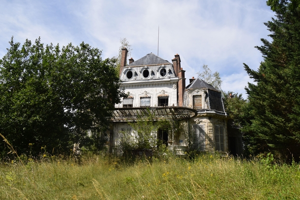 Abandoned castle in the near Parisian suburbs
