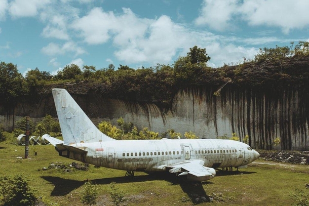 Abandoned commercial airline plane Destination unknown