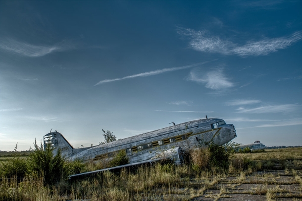 Abandoned DC aircraft in rural Missouri 