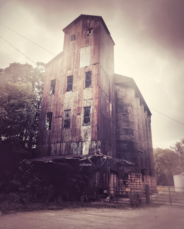 Abandoned Distillery-Rickhouse in Bourbon County Kentucky Photo by Clint Jarboe 