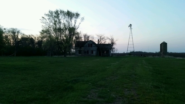 Abandoned farm house in eastern South Dakota 