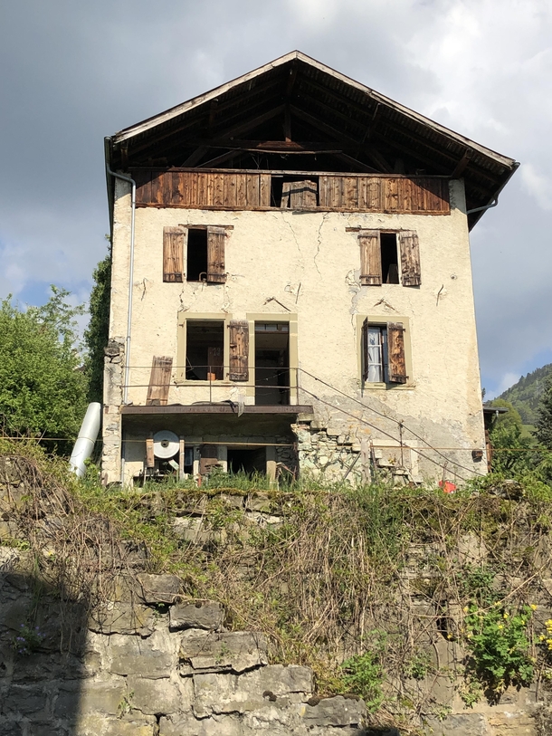 Abandoned farmers paysan house un Switzerland
