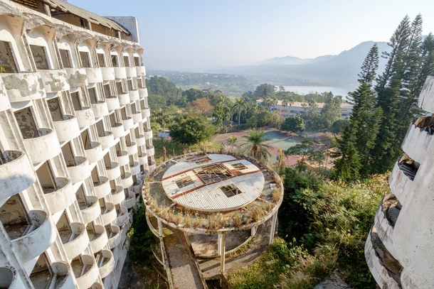 Abandoned hotel somewhere in China 