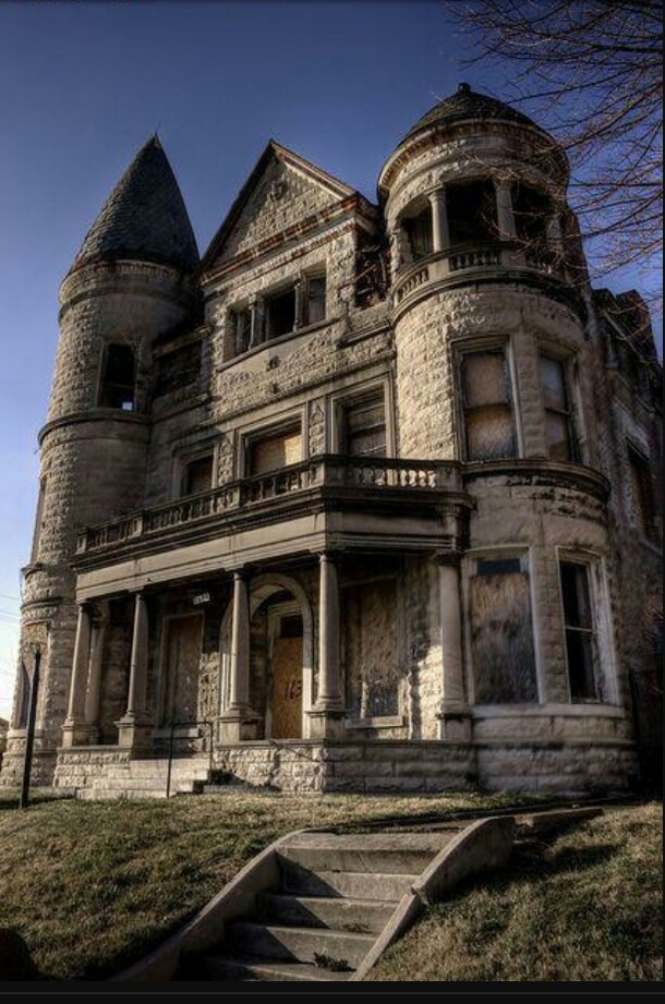 Abandoned Ouerbacker Mansion - Louisville Kentucky 