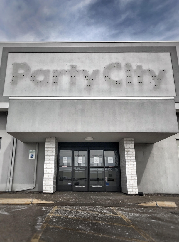 Abandoned Party City in Dubuque Iowa