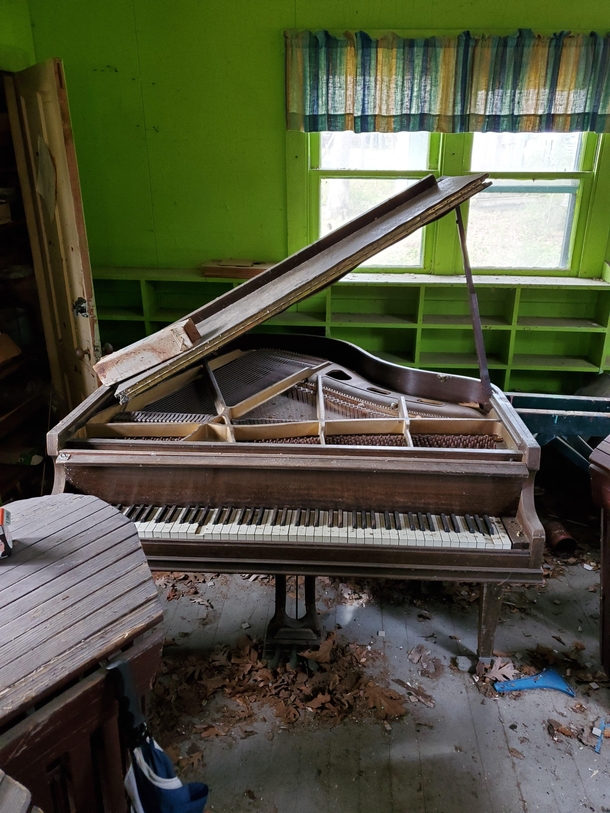 Abandoned Piano Bushkill PA