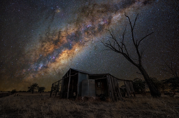 Abandoned shed near Mitiamo VIC Australia  photo by Lincoln Harrison