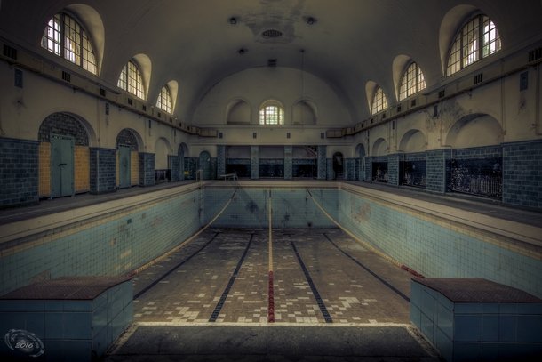 Abandoned swimming pool   by Okieh