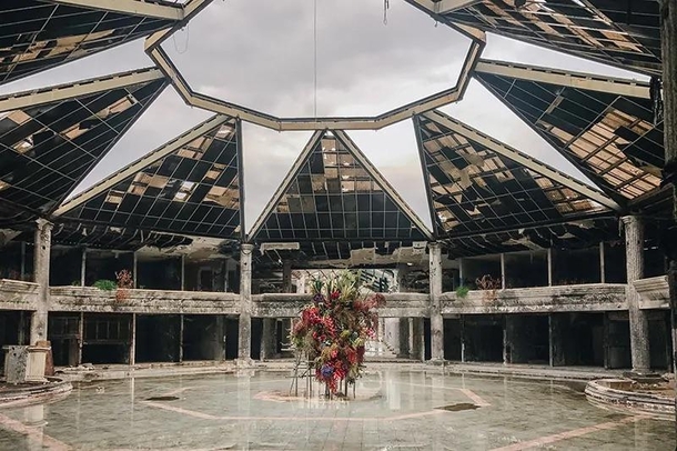 Acrpolis a Greek-inspired abandoned mall just outside Mexico City No surviving pictures of when it was open have surfaced on the internet