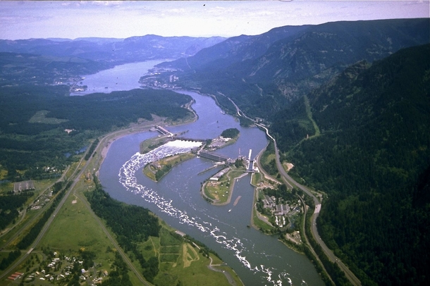 Aerial view of Bonneville Dam 