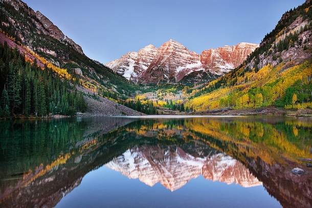 Alpenglow at Maroon Bells in Aspen Colorado Photo by Chung Hu 