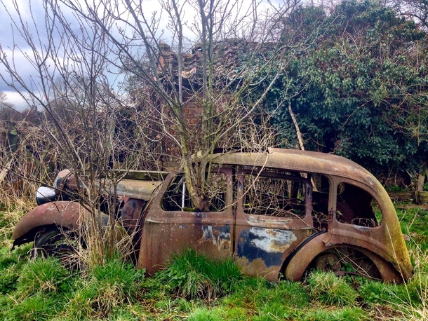 An abandoned car in Lincolnshire 