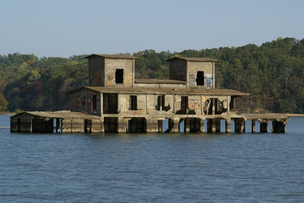 An Abandoned dock on Kentucky Lake 