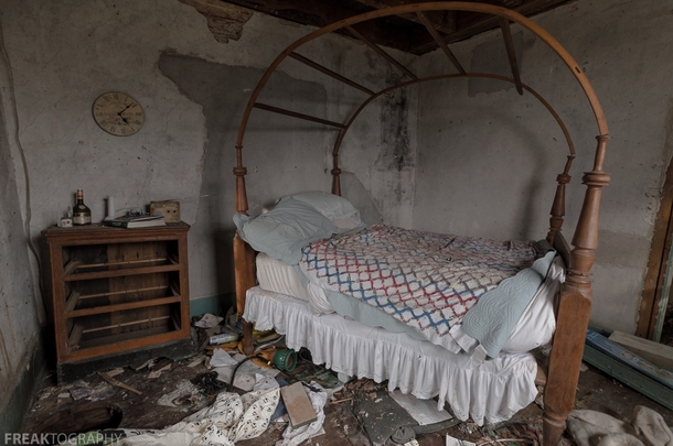 An amazing canopy bed inside an abandoned house in the middle of nowhere in Ontario Canada OC   