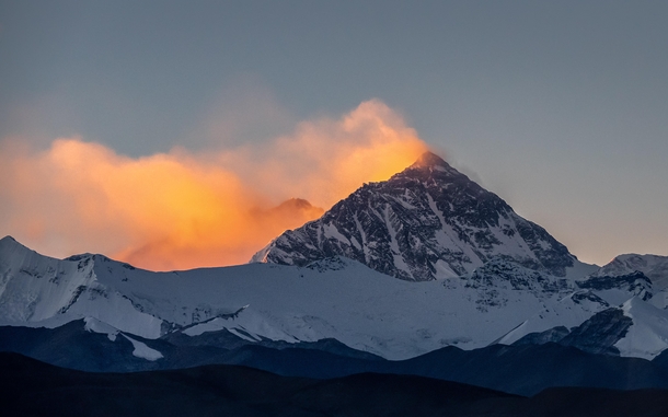 An Everest Sunrise 