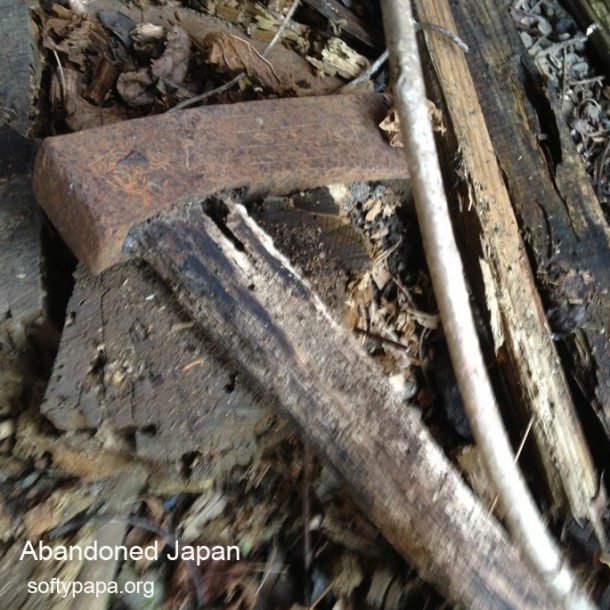 An old Japanese axe I found in the woods - Abandoned Japan 