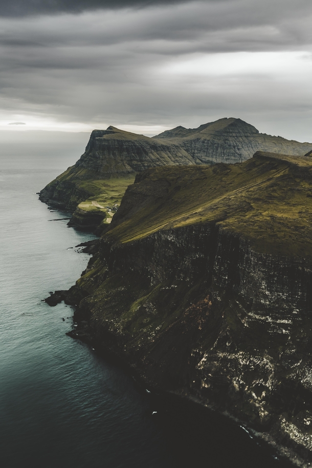 Angle from the flight path into the Faroe Islands 