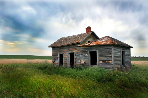 Another abandoned house in North Dakota 