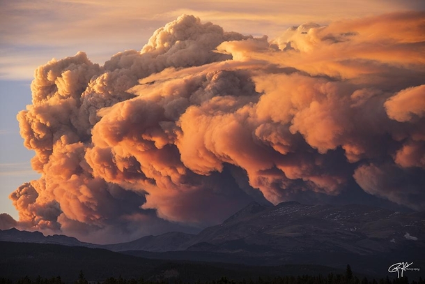 Apocalyptic Sunset East Troublesome Fire Smoke Plume burning over Grand Lake and Rocky Mountain National Park Colorado  Ryan Kost IG rkostphotography x