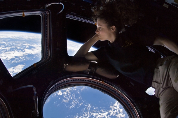 Astronaut Tracy Caldwell-Dyson looking at Earth from the ISS xpost rgeekboners 