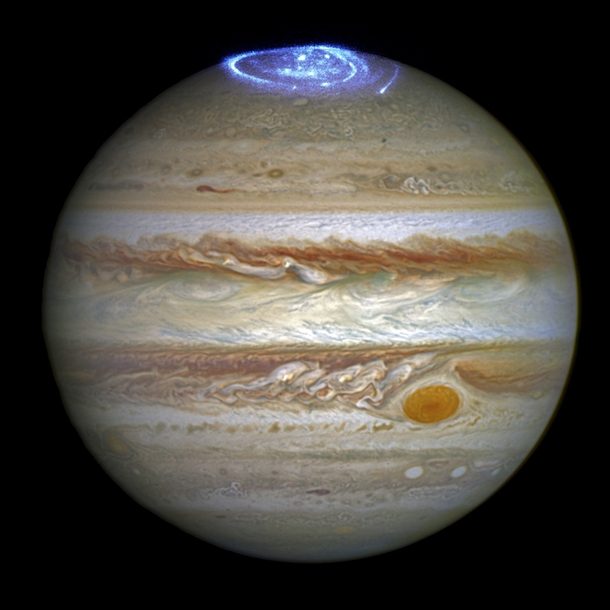 Auroras larger than Earth on Jupiter 
