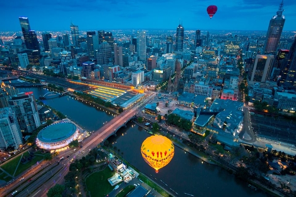 Balloons over a quiet Melbourne morning 