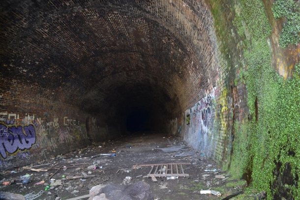 Botanic tunnel entrance Scotland Glasgow OC x