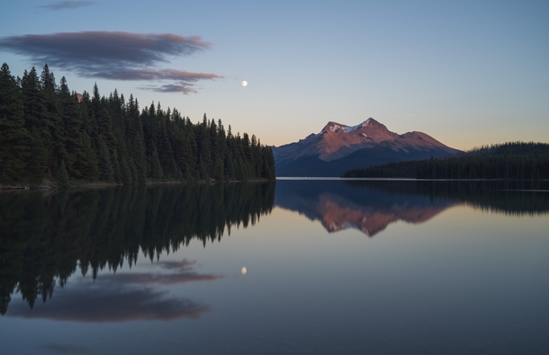 Catching the last light of the day as the moon was starting to rise at Lake Maligne 