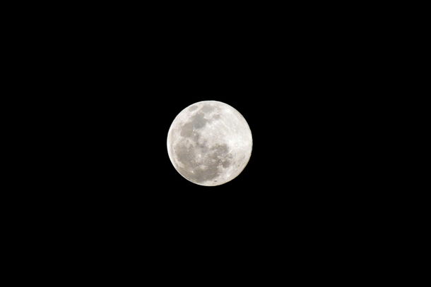 Clicked with a basic camera and lens today a full moon day by me