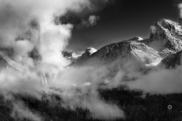 Cloud inversion at Yosemite valley 