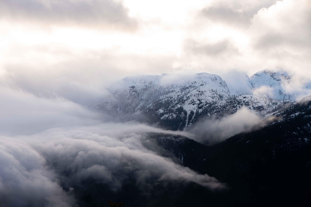 Clouds rolling in across the Tantalus mountains in Squamish 