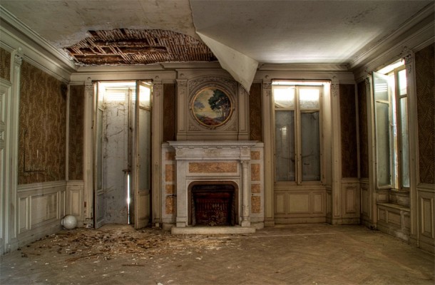 Crumbling Manor France 