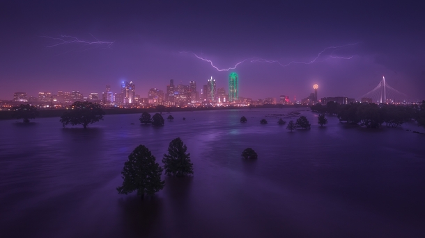 Dallas getting hit with a storm 
