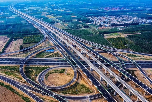 Daxing Airport Expressway with High Speed Rail and Metro Rail track