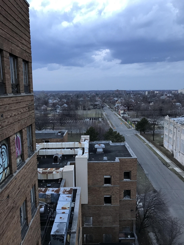 Detroit City from an abandoned hospital 