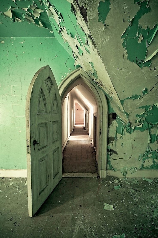 Dundas Castle is an amazing piece of abandoned American history 