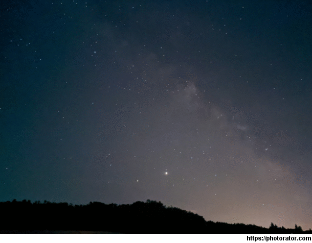 Earth rotation can be seen when two photos are stabilised around the milky way