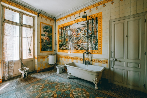 Elegant Bathroom in an abandoned Manor in France maxvnck_