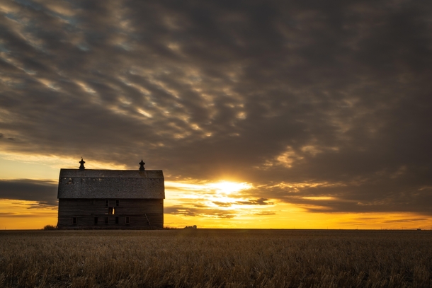Forgotten Barn on the prairies OC