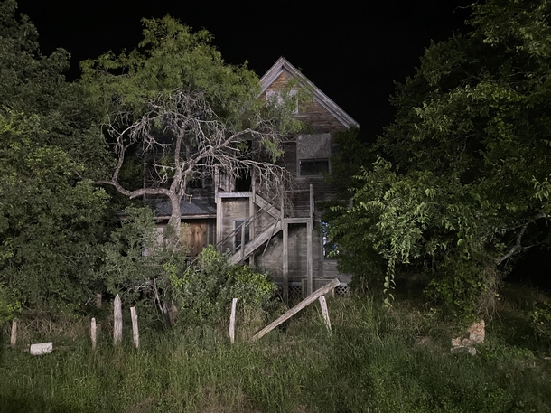 Found this creepy house in Wimberly Tx