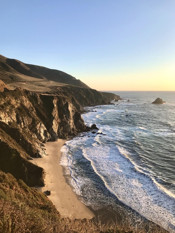 Friend and I did a California roadtrip few weeks ago Ended up on Pacific Coast Hwy at sunset Wasnt disappointed at all   Big Sur California USA